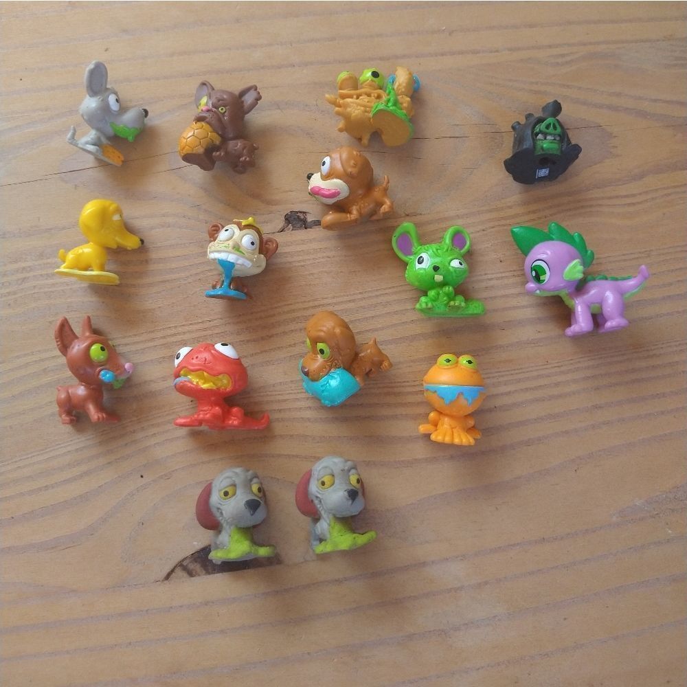 Ugglys Pet Shop Figures Lot of 15